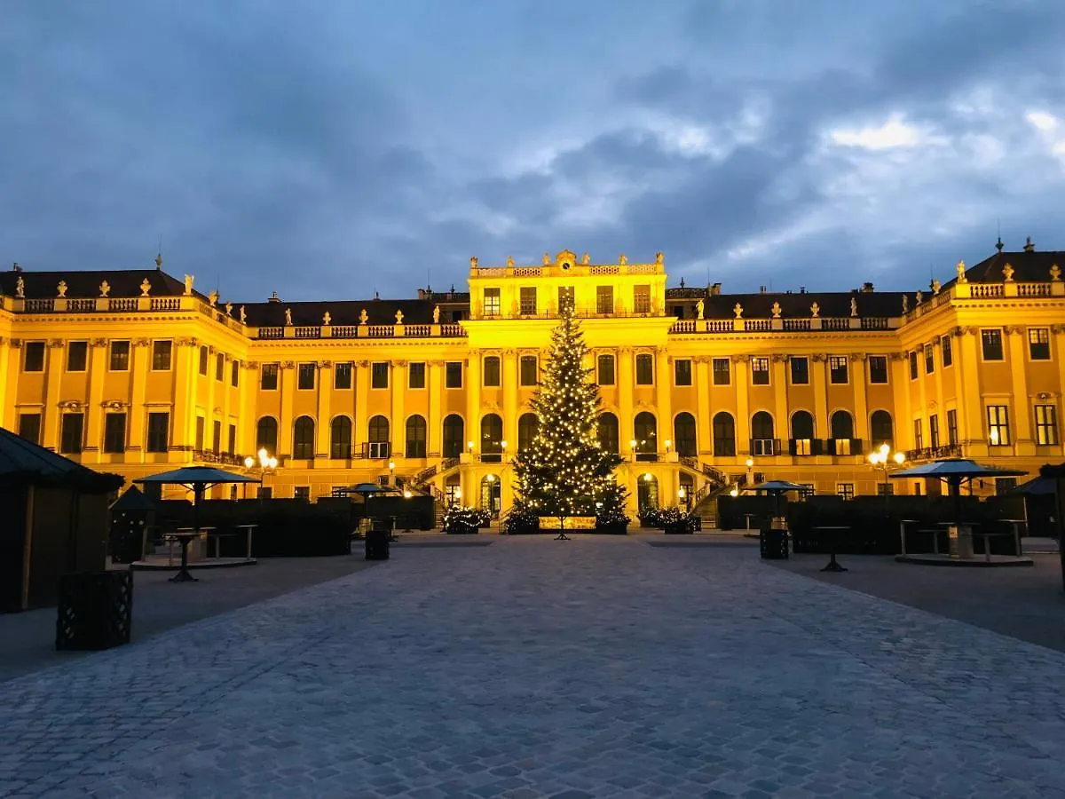 Lovely Nest! Just Beside Schoenbrunn Palace And Zoo! Vienna 0*,  Austria